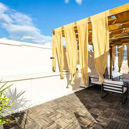 Urban Nest - Loft With Private Rooftop Garden Kalamáta