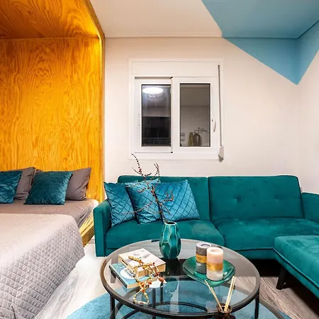 Urban Nest - Loft With Private Rooftop Garden * Kalamáta