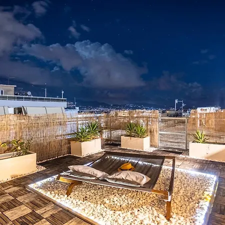 Urban Nest - Loft With Private Rooftop Garden Appartement Kalamáta