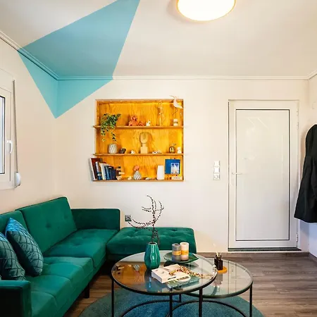 Urban Nest - Loft With Private Rooftop Garden Kalamáta