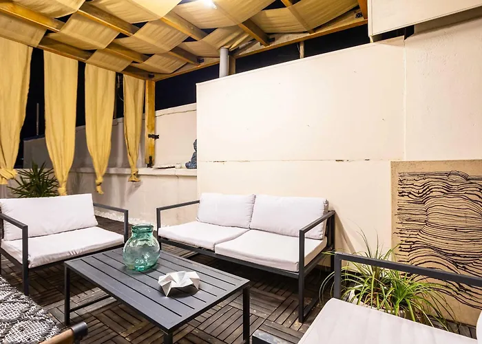 Apartmán Urban Nest - Loft With Private Rooftop Garden