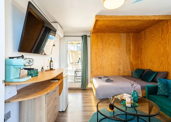 Urban Nest - Loft With Private Rooftop Garden Apartmán