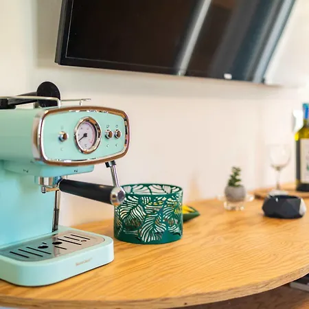 Urban Nest - Loft With Private Rooftop Garden Apartamento Kalamata