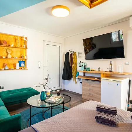 Urban Nest - Loft With Private Rooftop Garden Kalamata