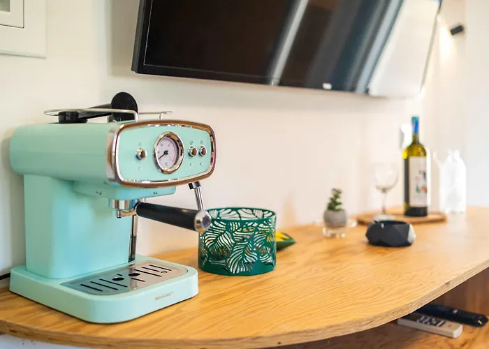 Urban Nest - Loft With Private Rooftop Garden Lejlighed Kalamata