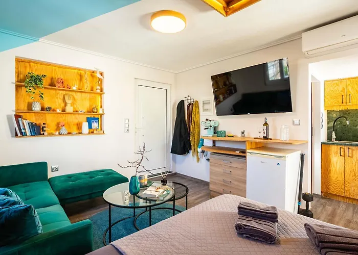 Urban Nest - Loft With Private Rooftop Garden Kalamata