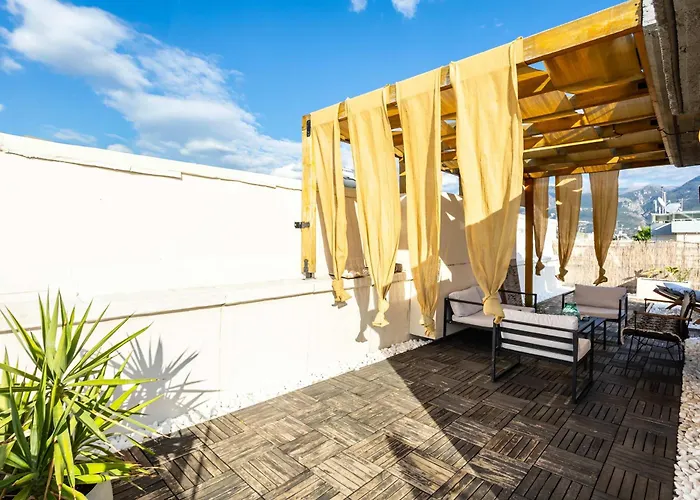 Urban Nest - Loft With Private Rooftop Garden Kalamata