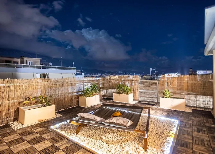 Urban Nest - Loft With Private Rooftop Garden Lejlighed Kalamata